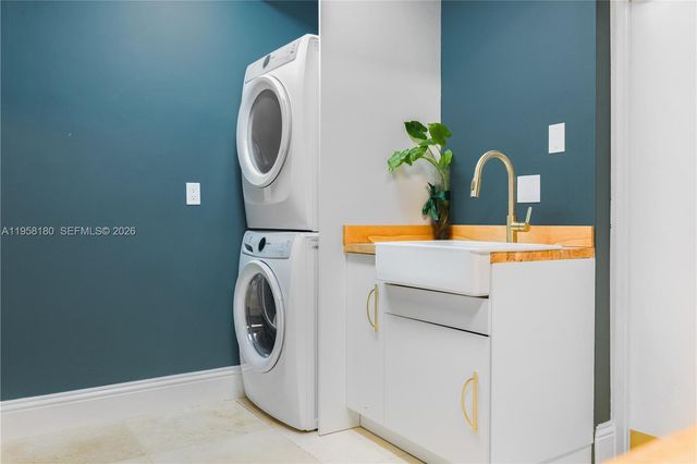 13724 SW 92nd Ct, Miami, FL 33176