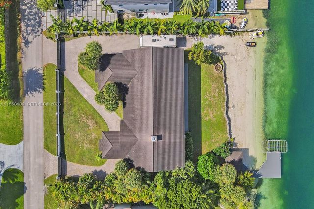 13724 SW 92nd Ct, Miami, FL 33176