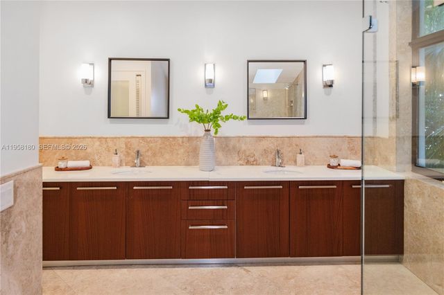 13724 SW 92nd Ct, Miami, FL 33176