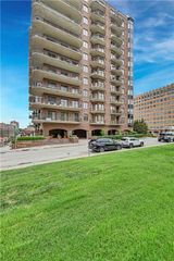 411 W 46th Terrace 202, Kansas City, MO 64112