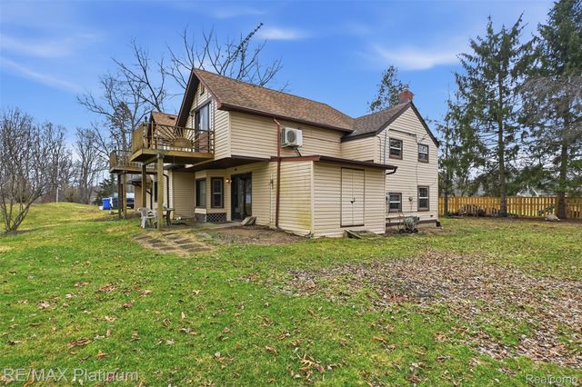 562 S Hughes Road, Genoa Township, MI 48843