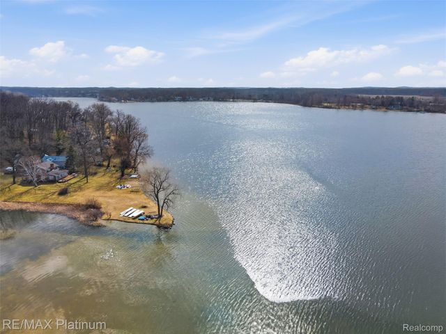 562 S Hughes Road, Genoa Township, MI 48843