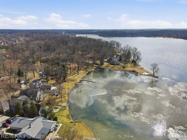 562 S Hughes Road, Genoa Township, MI 48843