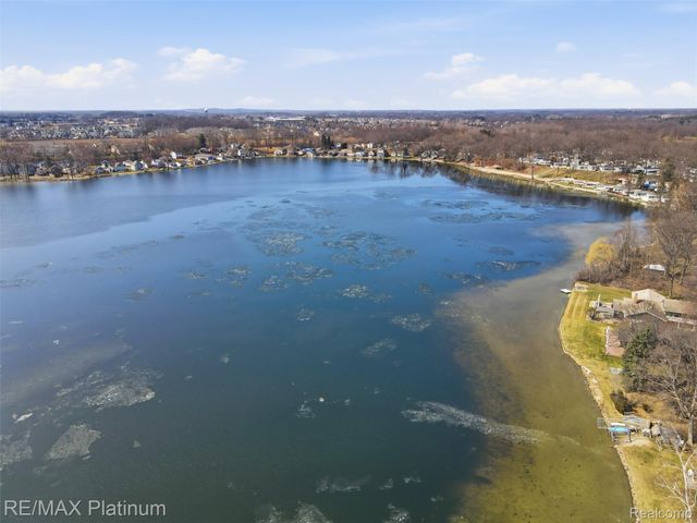 562 S Hughes Road, Genoa Township, MI 48843