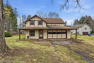 562 S Hughes Road, Genoa Township, MI 48843