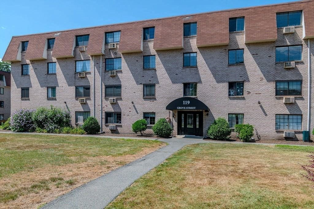 119 Grove St 234, Rockland, MA 02370