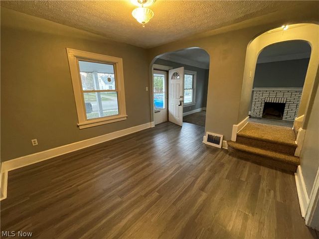 866 S Hawkins Avenue, Akron, OH 44320