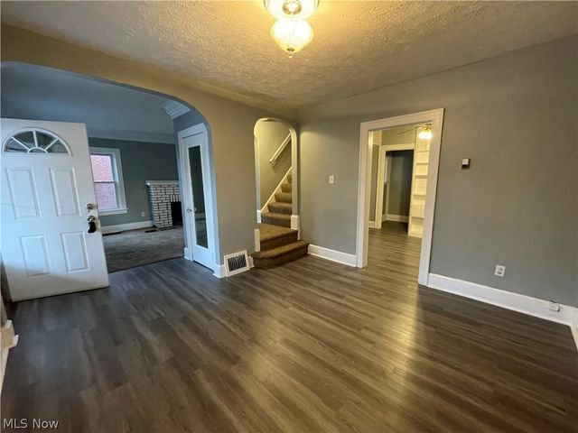 866 S Hawkins Avenue, Akron, OH 44320