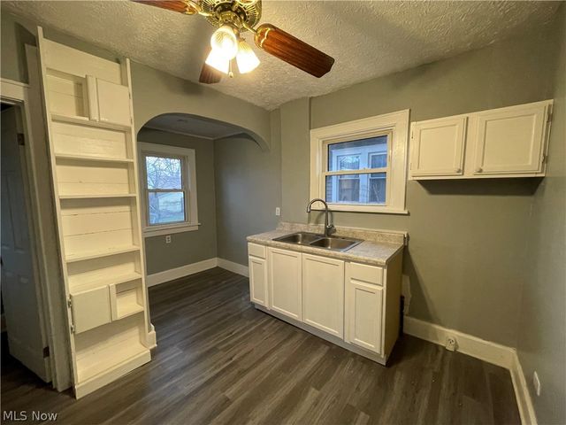 866 S Hawkins Avenue, Akron, OH 44320