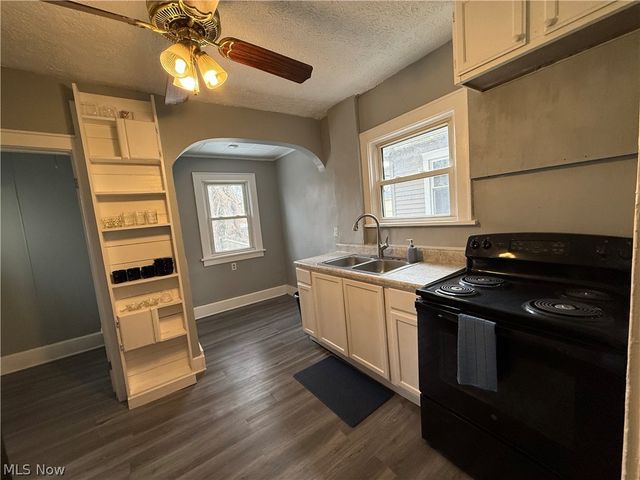 866 S Hawkins Avenue, Akron, OH 44320