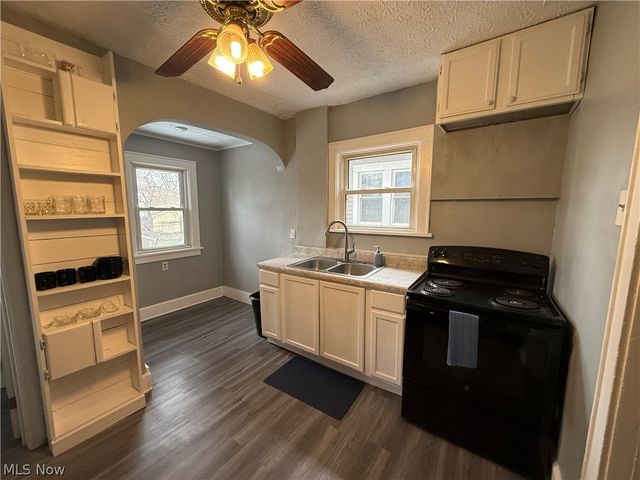 866 S Hawkins Avenue, Akron, OH 44320