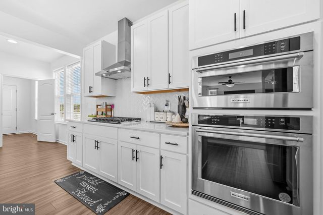 191 NEWBURY ST, Charles Town, WV 25414