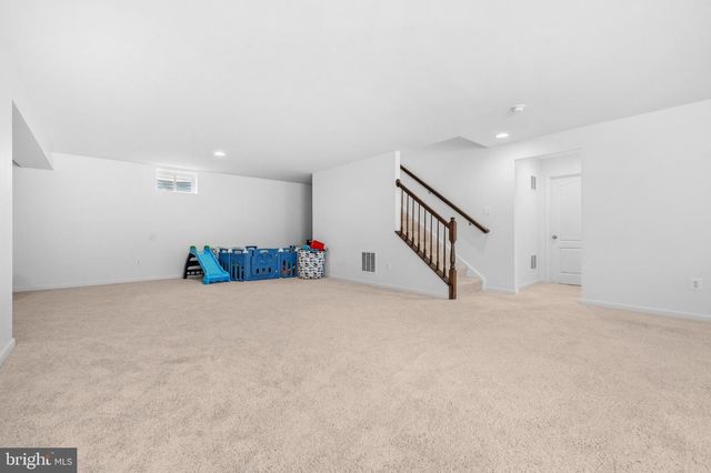 191 NEWBURY ST, Charles Town, WV 25414