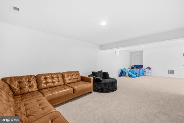 191 NEWBURY ST, Charles Town, WV 25414