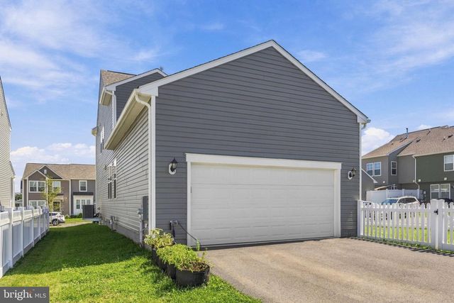 191 NEWBURY ST, Charles Town, WV 25414