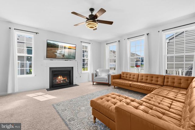 191 NEWBURY ST, Charles Town, WV 25414