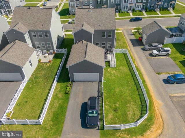 191 NEWBURY ST, Charles Town, WV 25414