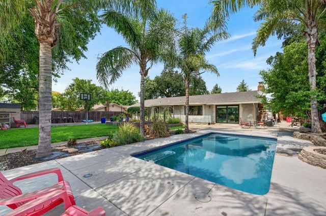 8882 Evening Star Ct, Orangevale, CA 95662