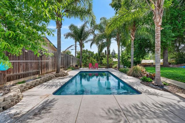 8882 Evening Star Ct, Orangevale, CA 95662