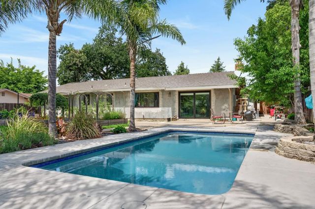 8882 Evening Star Ct, Orangevale, CA 95662