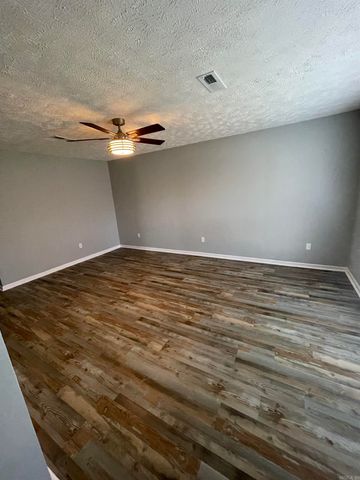 105 Wells Fargo Trl, Jacksonville, AR 72076
