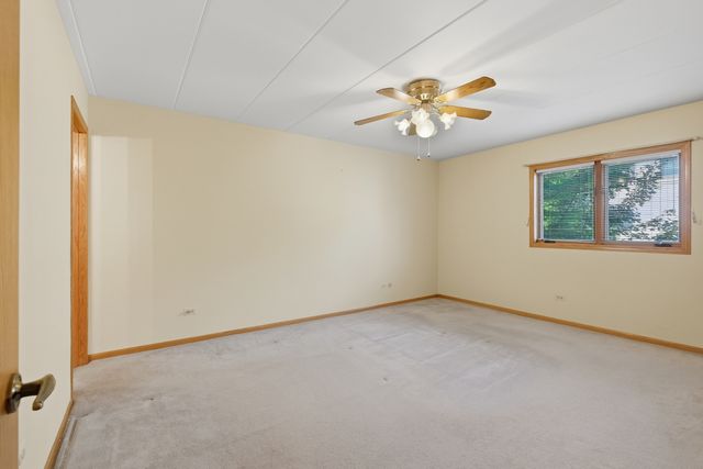 9164 Del Prado Drive 1N, Palos Hills, IL 60465