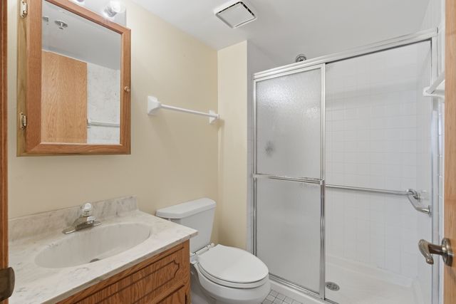 9164 Del Prado Drive 1N, Palos Hills, IL 60465