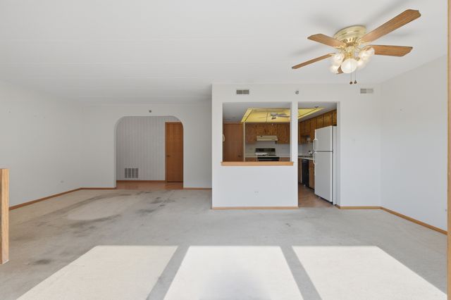 9164 Del Prado Drive 1N, Palos Hills, IL 60465