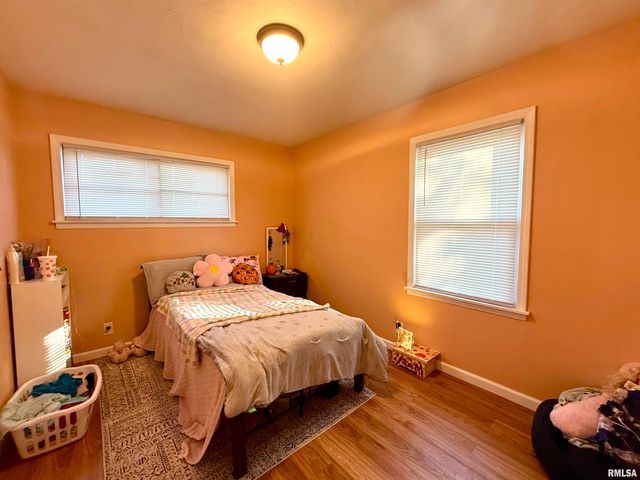 943 HAWKINSON Avenue, Galesburg, IL 61401