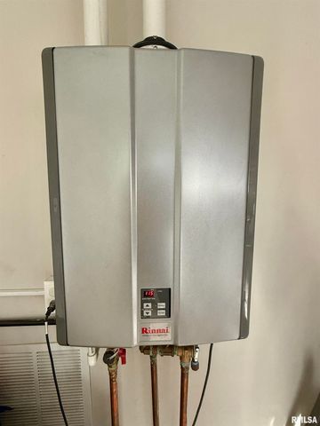 943 HAWKINSON Avenue, Galesburg, IL 61401