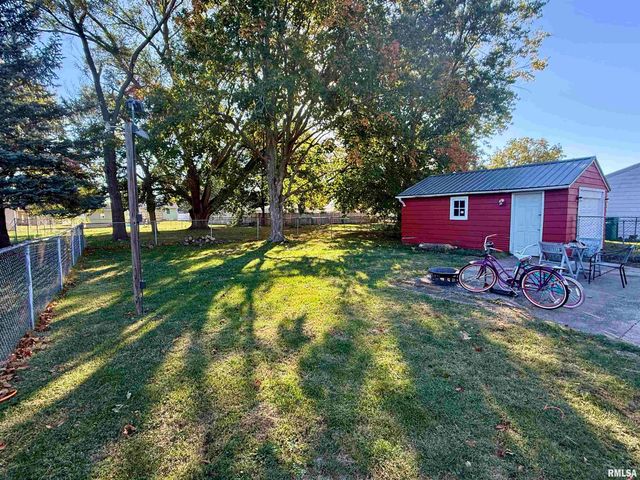 943 HAWKINSON Avenue, Galesburg, IL 61401