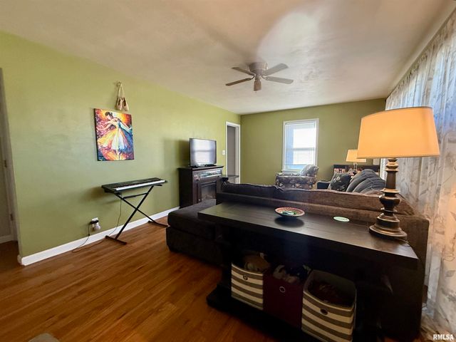 943 HAWKINSON Avenue, Galesburg, IL 61401