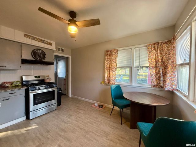 943 HAWKINSON Avenue, Galesburg, IL 61401