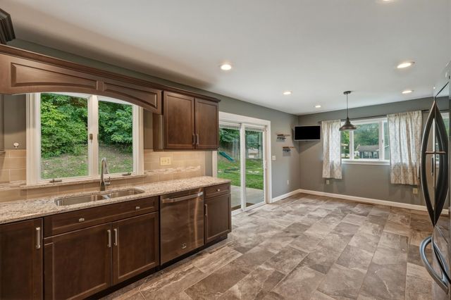 330 Woodville Drive, Huntington, WV 25701