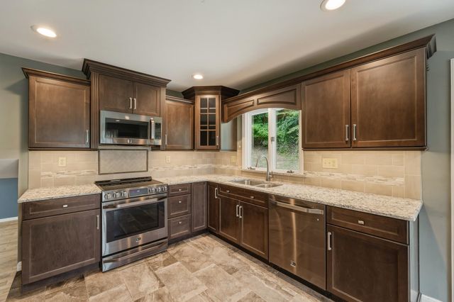 330 Woodville Drive, Huntington, WV 25701
