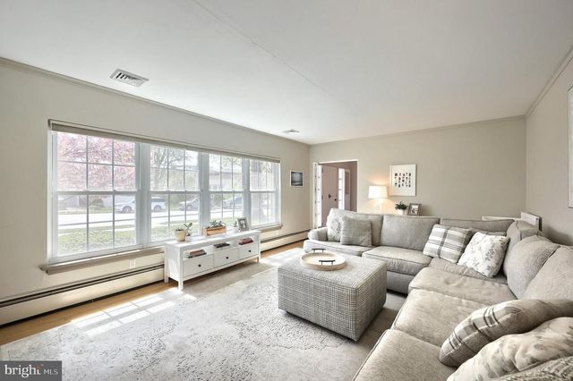 326 ALLEGHENY AVE, Hanover, PA 17331