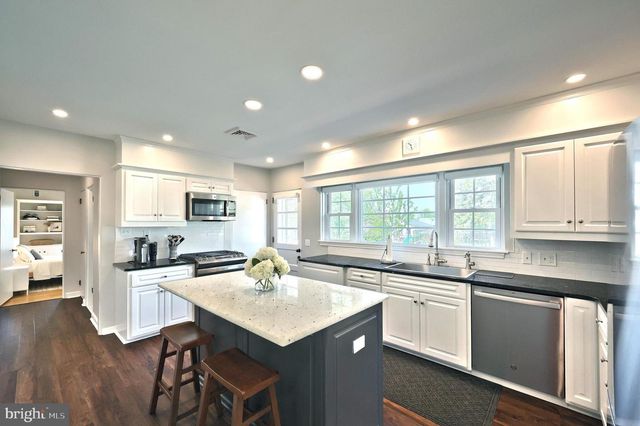 326 ALLEGHENY AVE, Hanover, PA 17331