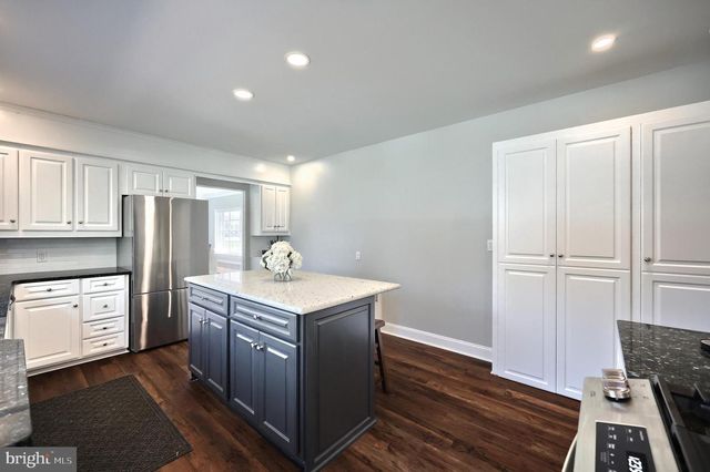 326 ALLEGHENY AVE, Hanover, PA 17331