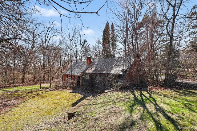 32020 Franklin Road, Franklin, MI 48025
