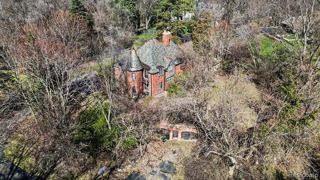 32020 Franklin Road, Franklin, MI 48025