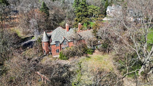 32020 Franklin Road, Franklin, MI 48025