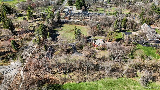 32020 Franklin Road, Franklin, MI 48025