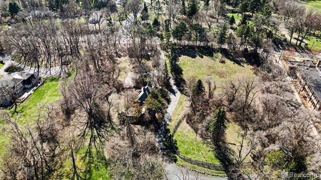 32020 Franklin Road, Franklin, MI 48025