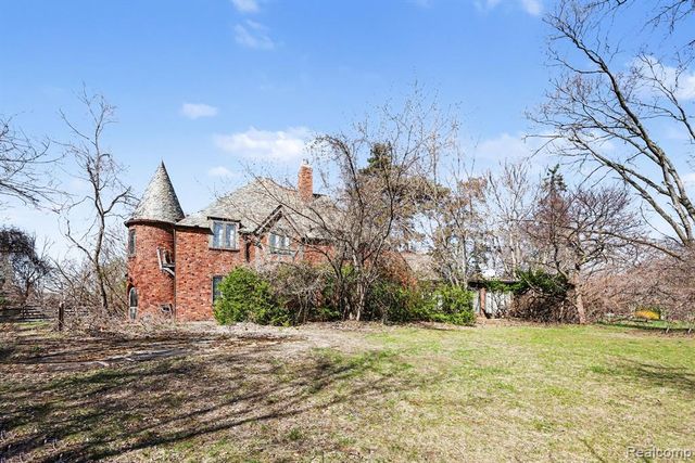 32020 Franklin Road, Franklin, MI 48025