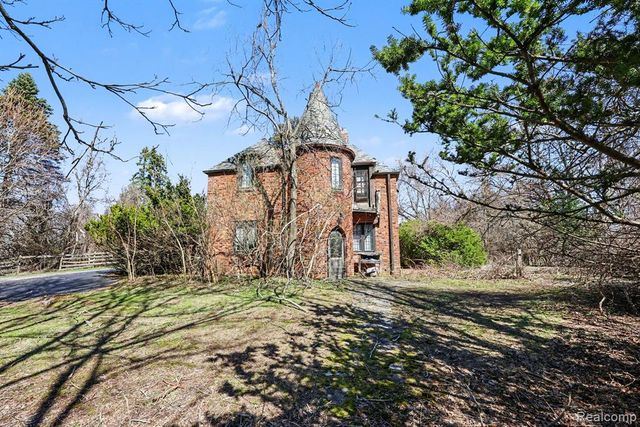 32020 Franklin Road, Franklin, MI 48025
