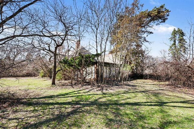 32020 Franklin Road, Franklin, MI 48025
