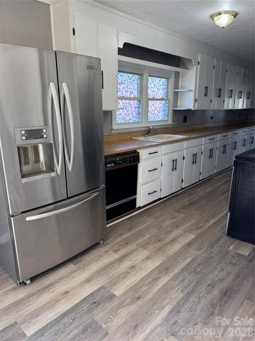 80 English Street, Spruce Pine, NC 28777