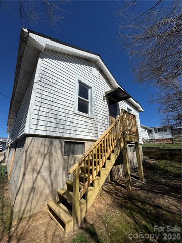 80 English Street, Spruce Pine, NC 28777