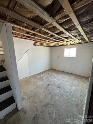 80 English Street, Spruce Pine, NC 28777