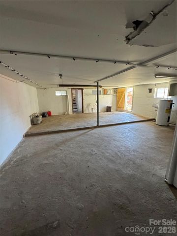 80 English Street, Spruce Pine, NC 28777